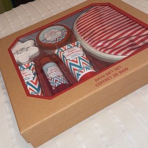 NWT Cranberry bath gift set